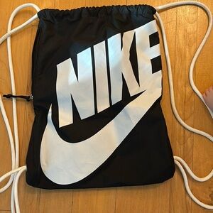 Nike drawstring bag black